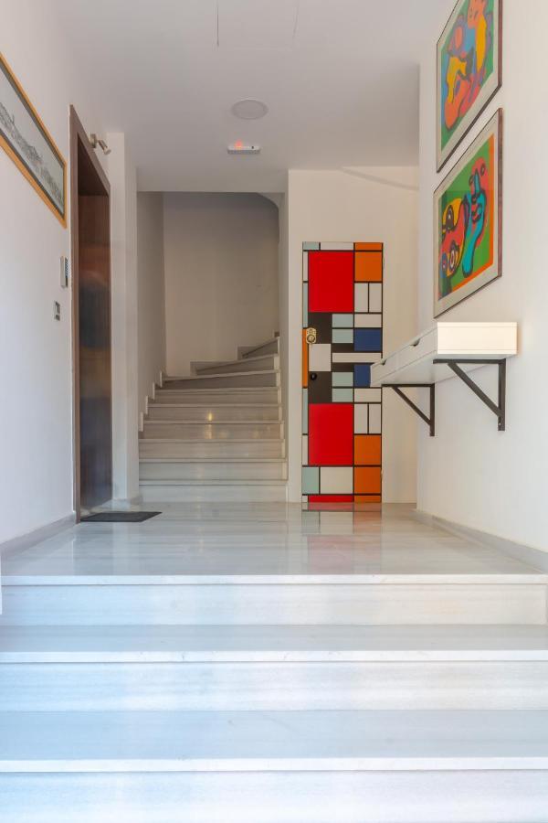 Academia Apartments By The Park Athena Bagian luar foto