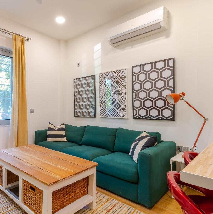 Academia Apartments By The Park Athena Bagian luar foto