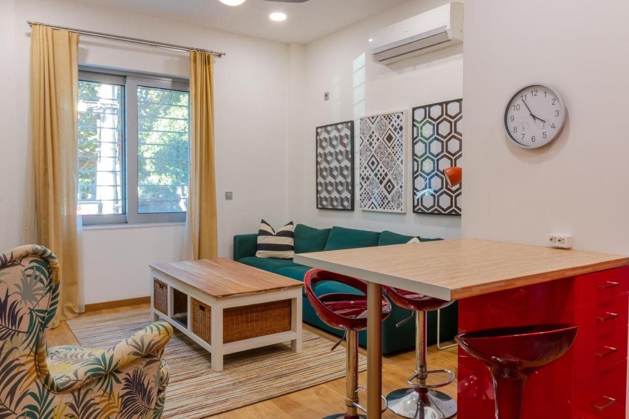 Academia Apartments By The Park Athena Bagian luar foto