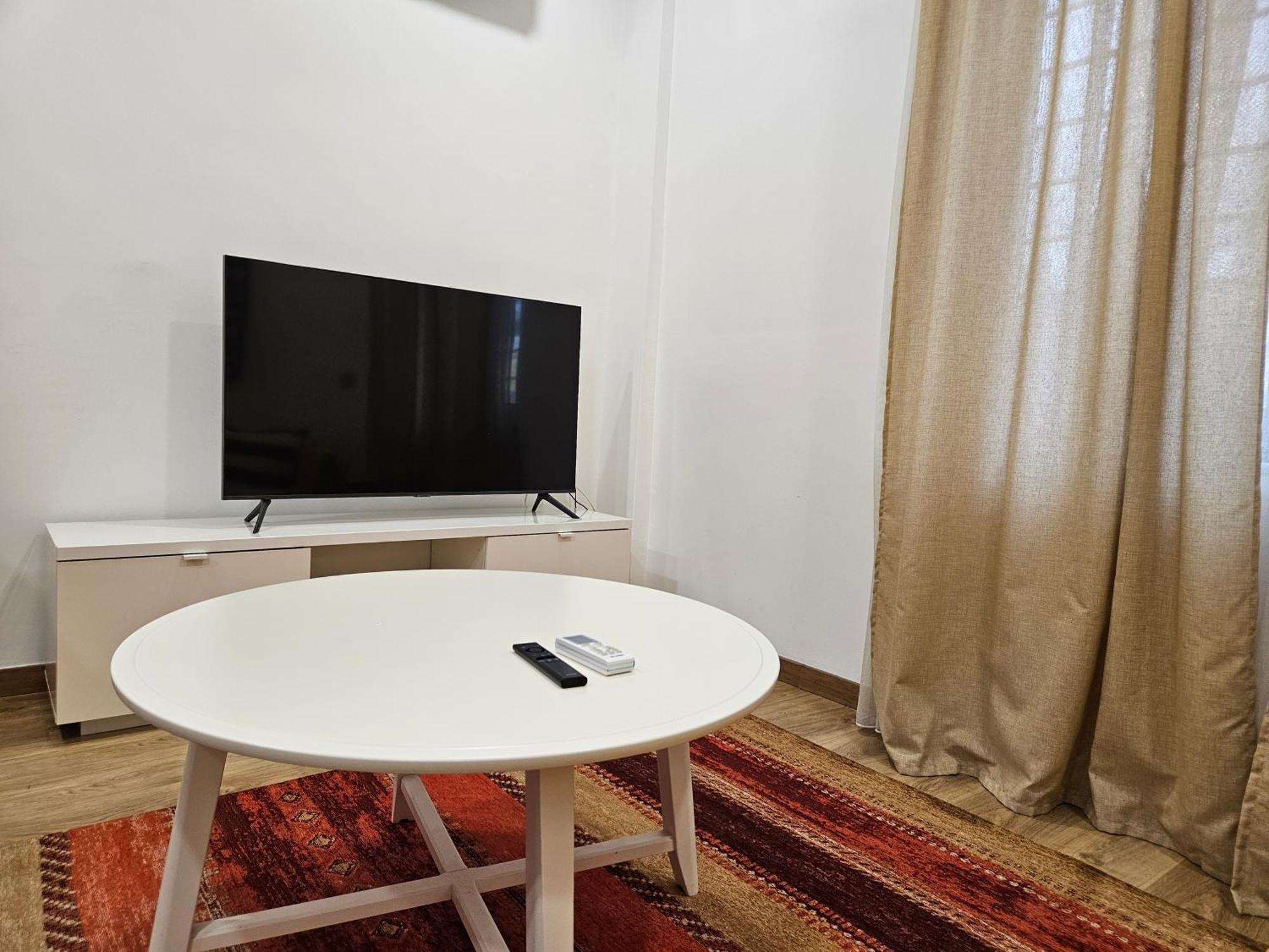 Academia Apartments By The Park Athena Bagian luar foto