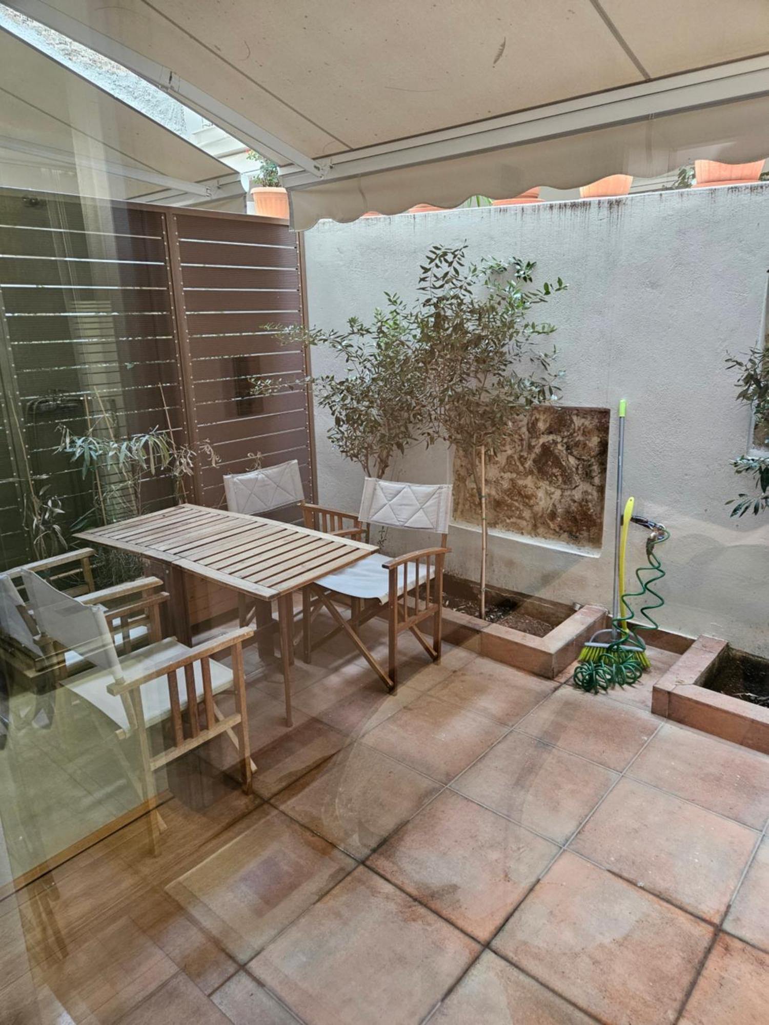 Academia Apartments By The Park Athena Bagian luar foto